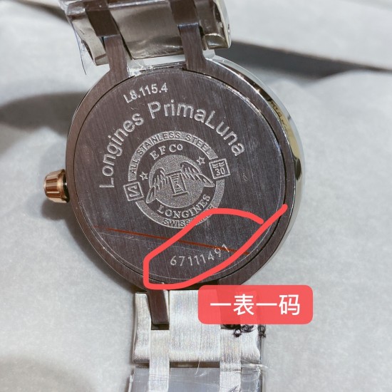 ★实拍 浪琴心月系列女士腕表,每个表都是一表一码,进口石英机芯,精钢圆形表壳,表径30mm,抗磨损合成双卜蓝宝石玻璃(数据同步正品),蓝钢指针,精钢表链搭配原装三折式表扣。 ★实拍 浪琴心月系列女士腕表,每个表都是一表一码,进口石英机芯,精钢圆形表壳,表径30mm,抗磨损合成双卜蓝宝石玻璃(数据同步正品),蓝钢指针,精钢表链搭配原装三折式表扣。