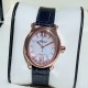 实拍 萧邦-ChopardHappy Sport Oval 石英版本腕表精钢表壳制表工艺与优雅美学风格巧妙结合,以此来展示女性魅力和技术性能。玫瑰金真空电镀材质,既优雅又时尚,以圆润柔美的曲线演绎隽永女性魅力。萧邦对象征永恒的椭圆形展现新颖诠释,打造出一款献给女性的臻礼,许下一个象征快乐的诚挚诺言。Happy Spor欢快嬉戏、自由旋转的水钻珠子在两片蓝宝石水晶之间愉悦轻舞。表壳 约30mm珍珠贝壳彩色表盘搭配光泽亮皮纹表带针扣穿戴C表扣。 实拍 萧邦-ChopardHappy Sport Oval 石英版本腕表精钢表壳制表工艺与优雅美学风格巧妙结合,以此来展示女性魅力和技术性能。玫瑰金真空电镀材质,既优雅又时尚,以圆润柔美的曲线演绎隽永女性魅力。萧邦对象征永恒的椭圆形展现新颖诠释,打造出一款献给女性的臻礼,许下一个象征快乐的诚挚诺言。Happy Spor欢快嬉戏、自由旋转的水钻珠子在两片蓝宝石水晶之间愉悦轻舞。表壳 约30mm珍珠贝壳彩色表盘搭配光泽亮皮纹表带针扣穿戴C表扣。