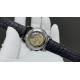 IWC万国最新力作最高版本万国波涛菲诺多功能高级自动腕表!9100多功能进口机械机芯!整表壳CNC精磨工艺,与原装工艺效果如出一辙,整体字面质感更佳!在订制机芯的加持下,尺寸41*10mm,优雅的贵族气息结合无与伦比的视觉享受,神秘雅致,精湛非凡,采用顶级意大利小皮材质表带,质地柔软细腻,手工缝制的丝线,纹路清晰,均匀规整,大方富有档次。⚠️请认准独家品质 IWC万国最新力作最高版本万国波涛菲诺多功能高级自动腕表!9100多功能进口机械机芯!整表壳CNC精磨工艺,与原装工艺效果如出一辙,整体字面质感更佳!在订制机芯的加持下,尺寸41*10mm,优雅的贵族气息结合无与伦比的视觉享受,神秘雅致,精湛非凡,采用顶级意大利小皮材质表带,质地柔软细腻,手工缝制的丝线,纹路清晰,均匀规整,大方富有档次。⚠️请认准独家品质