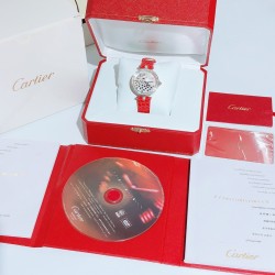实拍 卡地亚-Cartier，狠货来袭，全真镶钻字面，瑞士石英机芯，加厚蓝宝石镜面[强]搭配美洲鳄鱼皮带[耶]尺寸35mm，超级漂亮、时尚不容错过！