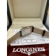 LA厂出品 浪琴表黛绰维纳20.80 X 32.00mm 石英女士腕表!正品原装机芯L178石英机芯!拥有低电量提醒功能!石英机芯没电了秒针会四秒一跳!这个时候就需要换电池啦!浪琴排名皇后级别的当属黛绰维纳系列女表 以意大利语中的Dolce Vita为名 寓意甜美生活 寓意意式生活邂逅现代浪漫 通过几何线条与柔美曲线塑造出现代优雅与妩媚姿态 银色表盘的雕花、以及蓝钢指针等精致细节都烘托出佩戴者纯正的优雅与贵气 ! LA厂出品 浪琴表黛绰维纳20.80 X 32.00mm 石英女士腕表!正品原装机芯L178石英机芯!拥有低电量提醒功能!石英机芯没电了秒针会四秒一跳!这个时候就需要换电池啦!浪琴排名皇后级别的当属黛绰维纳系列女表 以意大利语中的Dolce Vita为名 寓意甜美生活 寓意意式生活邂逅现代浪漫 通过几何线条与柔美曲线塑造出现代优雅与妩媚姿态 银色表盘的雕花、以及蓝钢指针等精致细节都烘托出佩戴者纯正的优雅与贵气 !