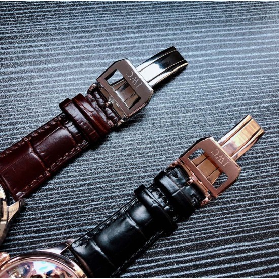 万国 IWC X5 飞行员系列 拉砂表壳 尺寸:42mm*12mm 内置手动上链机械机芯 镀膜玻璃 头层小牛皮带原装扣 简单大气镂空艺术雕花设计 优雅且精致的像个飞行员 三杰精心挑选超真实实物图拍摄 SJ为你精心挑选超真实实物图拍摄 万国 IWC X5 飞行员系列 拉砂表壳 尺寸:42mm*12mm 内置手动上链机械机芯 镀膜玻璃 头层小牛皮带原装扣 简单大气镂空艺术雕花设计 优雅且精致的像个飞行员 三杰精心挑选超真实实物图拍摄 SJ为你精心挑选超真实实物图拍摄