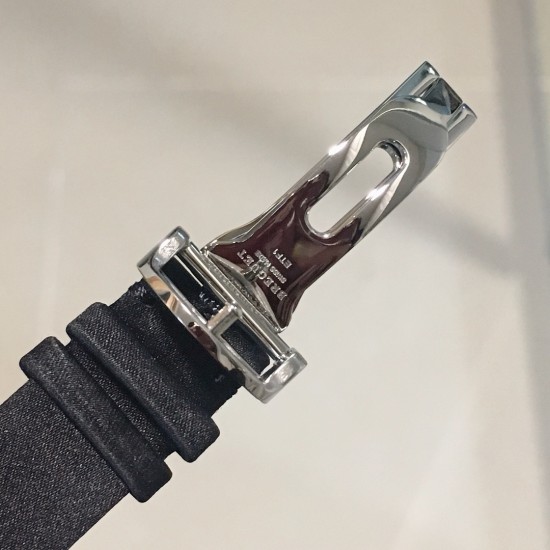 ⚠️到货啦 新版宝玑 实拍 Breguet-宝玑那不勒斯皇后系列! 史上最强最美 超薄 最新升级版本 绝对值得拥有的一款 正品一致的拉丁料绢表带 蓝宝石拱桥弧形玻璃 表盘用天然白色珍珠母贝 阿拉伯数字时符 经典的蓝钢宝玑指针 6点位设有一颗水滴形钻石 机芯是586/1自动上链机 我们一直正品完美复刻 那不勒斯皇后款 绝对的女神气质名媛款 最重要的是百搭得来不失少女心 必入款❗带上一秒变女神,各种派对,晚会,聚会,约会,发布会,让你BlingBling。 ⚠️到货啦 新版宝玑 实拍 Breguet-宝玑那不勒斯皇后系列! 史上最强最美 超薄 最新升级版本 绝对值得拥有的一款 正品一致的拉丁料绢表带 蓝宝石拱桥弧形玻璃 表盘用天然白色珍珠母贝 阿拉伯数字时符 经典的蓝钢宝玑指针 6点位设有一颗水滴形钻石 机芯是586/1自动上链机 我们一直正品完美复刻 那不勒斯皇后款 绝对的女神气质名媛款 最重要的是百搭得来不失少女心 必入款❗带上一秒变女神,各种派对,晚会,聚会,约会,发布会,让你BlingBling。