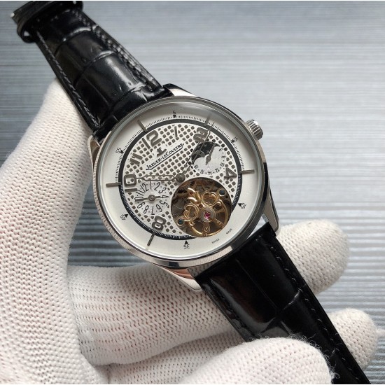 实物拍摄品牌:积家-Jaeger-LeCoultre A26 类型:男士腕表表壳:316精钢(做工上乘)表带:进口小牛皮/316精钢(两种可选) 机芯:高级定制全自动机械机芯(走时稳定)材料:高级强化镀膜镜面 尺寸:直径41mm,厚度12mm 三杰精致推荐男士机械腕表 SJ为你精心打造超真实实物图拍摄 实物拍摄品牌:积家-Jaeger-LeCoultre A26 类型:男士腕表表壳:316精钢(做工上乘)表带:进口小牛皮/316精钢(两种可选) 机芯:高级定制全自动机械机芯(走时稳定)材料:高级强化镀膜镜面 尺寸:直径41mm,厚度12mm 三杰精致推荐男士机械腕表 SJ为你精心打造超真实实物图拍摄