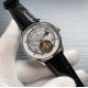 实物拍摄品牌:积家-Jaeger-LeCoultre A26 类型:男士腕表表壳:316精钢(做工上乘)表带:进口小牛皮/316精钢(两种可选) 机芯:高级定制全自动机械机芯(走时稳定)材料:高级强化镀膜镜面 尺寸:直径41mm,厚度12mm 三杰精致推荐男士机械腕表 SJ为你精心打造超真实实物图拍摄 实物拍摄品牌:积家-Jaeger-LeCoultre A26 类型:男士腕表表壳:316精钢(做工上乘)表带:进口小牛皮/316精钢(两种可选) 机芯:高级定制全自动机械机芯(走时稳定)材料:高级强化镀膜镜面 尺寸:直径41mm,厚度12mm 三杰精致推荐男士机械腕表 SJ为你精心打造超真实实物图拍摄