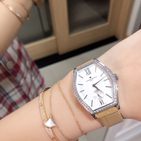 实拍 江诗丹顿-Vacheron Constantin 作为世界上历史悠久的钟表制造商从未停止生产,秉承悉力以赴,精益求精的品牌座右铭,其中有一款-Malte系列25530/000R-9742,经典酒桶型婉表,防磨水晶镜面,内部经反光处理,配置瑞士原装石英机芯,尺寸28.40*38.67毫米,厚度7.28毫米。表壳电镀18K白金/玫瑰金,表带有布绢带,牛皮带两种选择,针扣配带.市面最高版本,你值得拥有! 实拍 江诗丹顿-Vacheron Constantin 作为世界上历史悠久的钟表制造商从未停止生产,秉承悉力以赴,精益求精的品牌座右铭,其中有一款-Malte系列25530/000R-9742,经典酒桶型婉表,防磨水晶镜面,内部经反光处理,配置瑞士原装石英机芯,尺寸28.40*38.67毫米,厚度7.28毫米。表壳电镀18K白金/玫瑰金,表带有布绢带,牛皮带两种选择,针扣配带.市面最高版本,你值得拥有!