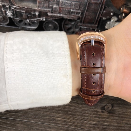 法兰克 穆勒Franck Muller 全新满天星系列⚓️搭载进口日本西铁城机械机芯⚙️意大利双面小牛皮原装针扣酒桶形拱桥状精钢表壳⚫️手工全镶嵌施华洛水晶钻 高贵霸气尺寸43*55mm高尚的艺术 精湛的工艺 一经发布 无不轰动 法兰克 穆勒Franck Muller 全新满天星系列⚓️搭载进口日本西铁城机械机芯⚙️意大利双面小牛皮原装针扣酒桶形拱桥状精钢表壳⚫️手工全镶嵌施华洛水晶钻 高贵霸气尺寸43*55mm高尚的艺术 精湛的工艺 一经发布 无不轰动