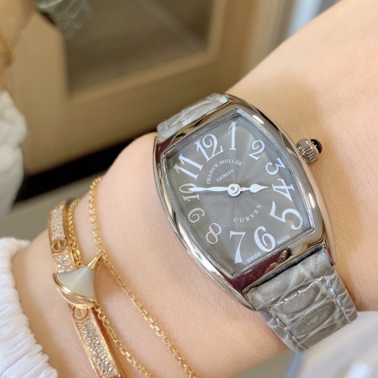 实拍 小红书强推 新色 FranckMuller 法兰克穆勒腕表是世界最知名的高级腕表品牌之一,也是无数男女明星的热捧之物。小酒桶型上手更潮,瑞士石英,表壳后盖桥形设计,贴手型 316上等精钢.尺寸26mm 实拍 小红书强推 新色 FranckMuller 法兰克穆勒腕表是世界最知名的高级腕表品牌之一,也是无数男女明星的热捧之物。小酒桶型上手更潮,瑞士石英,表壳后盖桥形设计,贴手型 316上等精钢.尺寸26mm