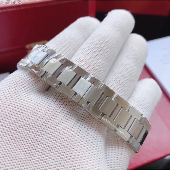 商品编卡地亚 CARTIER 伦敦系列情侣对表 ,原装开模,直径:中号36mm 小号29.5mm,自带真鳄鱼皮表带。原装瑞士石英机芯(机芯外观与原装一致)精钢可互换表带。实拍,欢迎转发!三杰实拍复刻1:1 高端产品商品规格:默认规格 商品编卡地亚 CARTIER 伦敦系列情侣对表 ,原装开模,直径:中号36mm 小号29.5mm,自带真鳄鱼皮表带。原装瑞士石英机芯(机芯外观与原装一致)精钢可互换表带。实拍,欢迎转发!三杰实拍复刻1:1 高端产品商品规格:默认规格