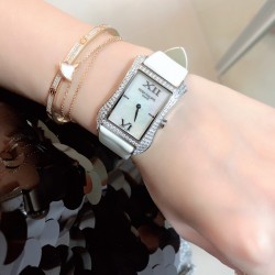 实拍 PATEK PHILIPPE百达翡丽系列 女士腕表（白金表壳搭配沙丁布带，表圈镶嵌天然锆石，蓝宝石玻璃，搭载瑞士石英机芯，尺寸30*34*7毫米）