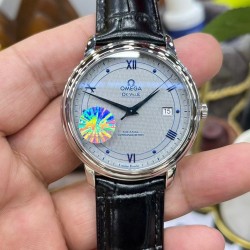 OMEGA 欧米茄 蝶飞系列 优雅纤薄的外表，完美诠释原装优雅商务的经典魅力，尺寸39.5mm。字面刻度和指针全部精磨抛亮，盘中的欧米茄电阻LOGO弧度到位，边沿处倒角自然！