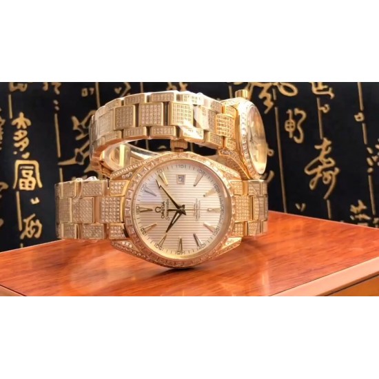 新款首发土豪金欧米茄海马系列情侣机械表满天星镶钻电镀18K金 纯手工镶嵌而成,采用施华洛世奇水晶钻石,金光闪闪发亮,高端大气,男尺寸40mm、厚度10mm,女30mm、厚度10mm,男款:瑞士2824机芯,女款:2671瑞士机芯,性能稳定 零返俢 蓝宝石玻璃镜面 316L精钢做工精致完美,质量保证! 新款首发土豪金欧米茄海马系列情侣机械表满天星镶钻电镀18K金 纯手工镶嵌而成,采用施华洛世奇水晶钻石,金光闪闪发亮,高端大气,男尺寸40mm、厚度10mm,女30mm、厚度10mm,男款:瑞士2824机芯,女款:2671瑞士机芯,性能稳定 零返俢 蓝宝石玻璃镜面 316L精钢做工精致完美,质量保证!