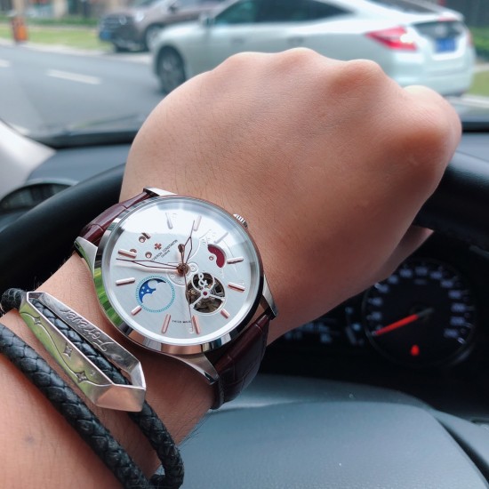 品牌:江诗丹顿༶VacheronConstantinv Z2 款式:尊贵绅士潮男腕表༶机械尺寸:43mm13mm 机芯:三针飞轮月相机械镜面:矿物质水晶玻璃材料:316精钢表扣:折叠扣 精致打造 三杰完美呈现༶精品力推༶欢迎转载 SJ为你精心挑选超真实男士机械腕表 品牌:江诗丹顿༶VacheronConstantinv Z2 款式:尊贵绅士潮男腕表༶机械尺寸:43mm13mm 机芯:三针飞轮月相机械镜面:矿物质水晶玻璃材料:316精钢表扣:折叠扣 精致打造 三杰完美呈现༶精品力推༶欢迎转载 SJ为你精心挑选超真实男士机械腕表