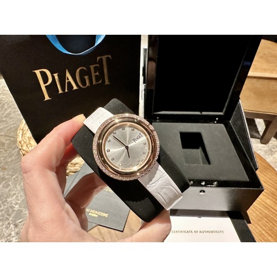 伯爵“时来运转”顶级奢侈品入门款第一眼看到它的时候我一眼就中,首先是外观设计足够百搭,旋转式表圈可自由转动,外层一圈可来回转动 很有寓意、一起“转动,遇见非凡”。百搭中号34尺寸!上手很秀气,彩色鳄鱼皮可轻松拆卸 看上去就高端,机芯采用瑞士进口石英机芯,螺旋式表圈316L精钢打磨抛光 表面光亮如镜、表盘内圈钻石刻度 11颗⭕️圆形美钻、外圈42颗圆形美钻 伯爵“时来运转”顶级奢侈品入门款第一眼看到它的时候我一眼就中,首先是外观设计足够百搭,旋转式表圈可自由转动,外层一圈可来回转动 很有寓意、一起“转动,遇见非凡”。百搭中号34尺寸!上手很秀气,彩色鳄鱼皮可轻松拆卸 看上去就高端,机芯采用瑞士进口石英机芯,螺旋式表圈316L精钢打磨抛光 表面光亮如镜、表盘内圈钻石刻度 11颗⭕️圆形美钻、外圈42颗圆形美钻