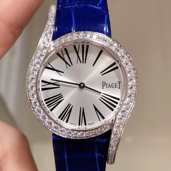 实拍 伯爵69罗马假日Piaget Lime light系列腕表,以其独特的造型,引领着时尚界的风潮,更是邀请到国际巨星巩俐倾情代言,必将成为伯爵品牌全新的识别69式印,瑞士石英 尺寸直径32mm 白金电镀 认准独家实拍细节 实拍 伯爵69罗马假日Piaget Lime light系列腕表,以其独特的造型,引领着时尚界的风潮,更是邀请到国际巨星巩俐倾情代言,必将成为伯爵品牌全新的识别69式印,瑞士石英 尺寸直径32mm 白金电镀 认准独家实拍细节