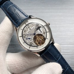 实物拍摄品牌：积家-Jaeger-LeCoultre A26 类型：男士腕表表壳：316精钢（做工上乘）表带：进口小牛皮/316精钢(两种可选) 机芯：高级定制全自动机械机芯（走时稳定）材料：高级强化镀膜镜面 尺寸：直径41mm，厚度12mm 三杰精致推荐男士机械腕表 SJ为你精心打造超真实实物图拍摄