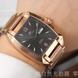【男人精品-完美归来】万国（精湛品质 最新上市）男士精品腕表 来自顶端表壳以316精钢打造，与名师表整表防水性能更胜一筹 超强防水搭载日本进口8217零返修 来自进口316钢表带 历经多道工序，防汗水，耐腐蚀表盘-矿物质高清镜面壳身整体超强立体感 精雕细琢，卓绝技艺 品质保证 尺寸：41mm厚12mm火爆上市！欢迎转载