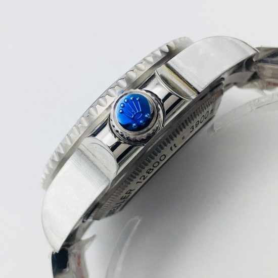 DR Factory力作 V2升级版 劳力士D-Blue,直径44毫米大鬼王SEA-DWELLER,延续前一代版本的原厂RINGLOCK 系统和排氦功能,达到和正品一致的潜水效果,减轻 RINGLOCK 系统钛合金内底盖的配重达到和正品一致的重量,DR Factory MAX版 — —真正让深海变成舞台的劳力#SEA-DWELLER副本。搭配ETA2836自动机械机芯,深度防水。DR Factory匠心之作 值得你拥有!(附送一条运动手环+专用手表收纳盒+专用拆表工具) DR Factory力作 V2升级版 劳力士D-Blue,直径44毫米大鬼王SEA-DWELLER,延续前一代版本的原厂RINGLOCK 系统和排氦功能,达到和正品一致的潜水效果,减轻 RINGLOCK 系统钛合金内底盖的配重达到和正品一致的重量,DR Factory MAX版 — —真正让深海变成舞台的劳力#SEA-DWELLER副本。搭配ETA2836自动机械机芯,深度防水。DR Factory匠心之作 值得你拥有!(附送一条运动手环+专用手表收纳盒+专用拆表工具)