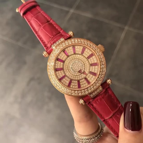 FRANCK MULLER【法兰克•穆勒】神秘时间 玩转表界 2020年新款女式腕表,官网同步更新,奢华的经典著作当属FM出品,纯钢外壳,镶嵌施华洛世奇水晶,高端的奢华与尊贵,经典满钻字面,突破设计风格和寓意深刻,改变需要新形象,你值得拥有。进口2836全自动机械,蓝宝石镜面,亮色真牛皮表带。尺寸大号42mm 小号38mm FRANCK MULLER【法兰克•穆勒】神秘时间 玩转表界 2020年新款女式腕表,官网同步更新,奢华的经典著作当属FM出品,纯钢外壳,镶嵌施华洛世奇水晶,高端的奢华与尊贵,经典满钻字面,突破设计风格和寓意深刻,改变需要新形象,你值得拥有。进口2836全自动机械,蓝宝石镜面,亮色真牛皮表带。尺寸大号42mm 小号38mm