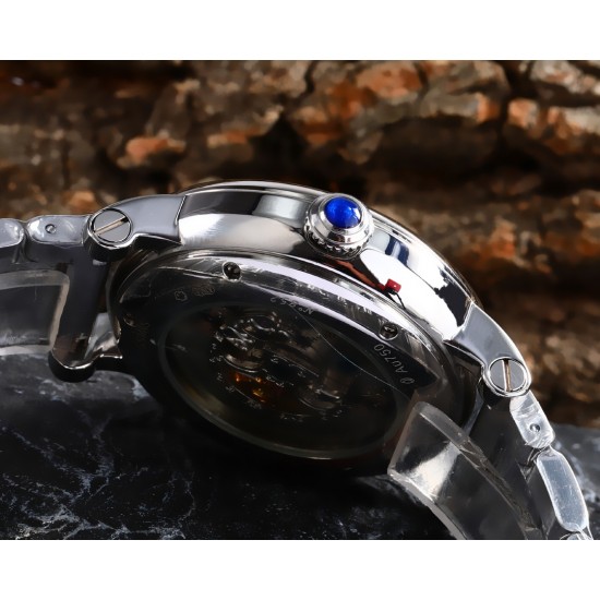 实物拍摄品牌:卡地亚-CARTIER 类型:男士腕表表壳:316精钢(做工上乘)表带:进口小牛皮/原装扣机芯:高级定制全自动机械机芯(走时稳定)材料:高级强化镀膜镜面尺寸:直径43mm,厚度13mm 实物拍摄品牌:卡地亚-CARTIER 类型:男士腕表表壳:316精钢(做工上乘)表带:进口小牛皮/原装扣机芯:高级定制全自动机械机芯(走时稳定)材料:高级强化镀膜镜面尺寸:直径43mm,厚度13mm