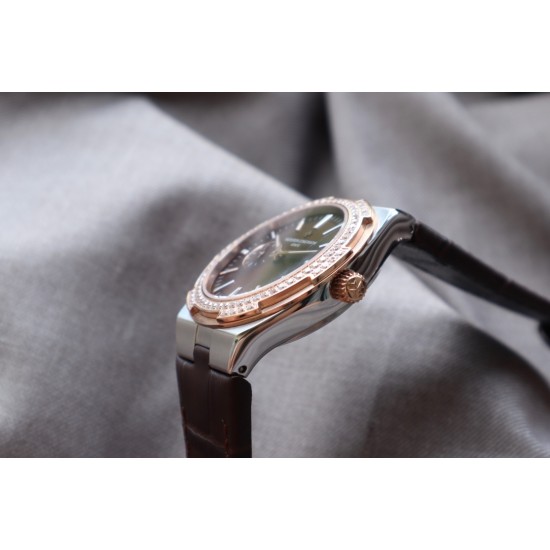 ★实拍 Vacheron Constantin江诗丹顿纵横四海系列OVERSEAS女款小号型2300v/2305v【表壳】表径3610.8mm 同步原装 质感细腻大方 蓝宝石镜面【字面】表盘经旭日纹缎面拉丝工艺处理 深邃优雅 18k金时标均带白色夜光涂层【机芯】CITIZEN8系列改Cal.5300机芯(机芯稳定零返修 )后原装18k纳米镀金质摆陀【表带扣】半马其他十字三片折叠式表扣 进口牛皮表带越欣赏 越懂欣赏 ★实拍 Vacheron Constantin江诗丹顿纵横四海系列OVERSEAS女款小号型2300v/2305v【表壳】表径3610.8mm 同步原装 质感细腻大方 蓝宝石镜面【字面】表盘经旭日纹缎面拉丝工艺处理 深邃优雅 18k金时标均带白色夜光涂层【机芯】CITIZEN8系列改Cal.5300机芯(机芯稳定零返修 )后原装18k纳米镀金质摆陀【表带扣】半马其他十字三片折叠式表扣 进口牛皮表带越欣赏 越懂欣赏