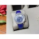 实拍 积家Rendez-Vous Moon Serenity约会系列月相腕表以爱之名,相约一生【表壳】腕表尺寸36mmX10.6mm,质感同步正品。镶嵌124颗顶级施华洛世奇闪钻勾勒腕表圆润外观,与镶满美钻的表圈相辅相成共同散放着星空一般的璀璨光芒【表盘】搭配一枚星形指针以最富诗意的方式,提示佩戴者约会的时间,珍珠贝母月相在缎面打磨的星图映衬下尽现柔美【机芯】瑞士石英机芯,完美实现原装星辰月相功能,走时稳定【表带扣】意大利小牛皮和进口绢丝带质感上佳,搭配积家原装折叠。 实拍 积家Rendez-Vous Moon Serenity约会系列月相腕表以爱之名,相约一生【表壳】腕表尺寸36mmX10.6mm,质感同步正品。镶嵌124颗顶级施华洛世奇闪钻勾勒腕表圆润外观,与镶满美钻的表圈相辅相成共同散放着星空一般的璀璨光芒【表盘】搭配一枚星形指针以最富诗意的方式,提示佩戴者约会的时间,珍珠贝母月相在缎面打磨的星图映衬下尽现柔美【机芯】瑞士石英机芯,完美实现原装星辰月相功能,走时稳定【表带扣】意大利小牛皮和进口绢丝带质感上佳,搭配积家原装折叠。