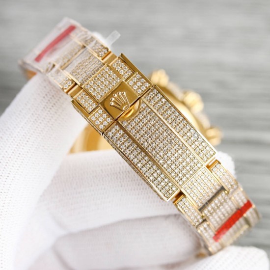 少量到货!新款 劳力士 ROLEX 宇宙计时型迪通拿满天星40系列——904精钢密镶钻款 1⃣️整表密集镶满顶级的施华洛世奇美钻,秒杀其它现有版本的细节和做工!2⃣️厚度13.5mm,采用7750机芯,一档调时,中间不再有日历空档,计时功能一切正常使用!3⃣️超级904钢材质,蓝宝石镜面!4⃣️每条表带和侧边也是镶满钻,真正做到表带镶满无边的工艺!游戏 每个细节都做到了极致!欢迎品鉴! 少量到货!新款 劳力士 ROLEX 宇宙计时型迪通拿满天星40系列——904精钢密镶钻款 1⃣️整表密集镶满顶级的施华洛世奇美钻,秒杀其它现有版本的细节和做工!2⃣️厚度13.5mm,采用7750机芯,一档调时,中间不再有日历空档,计时功能一切正常使用!3⃣️超级904钢材质,蓝宝石镜面!4⃣️每条表带和侧边也是镶满钻,真正做到表带镶满无边的工艺!游戏 每个细节都做到了极致!欢迎品鉴!