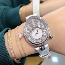 实拍 Breguet 宝玑 最新系列 满天星T钻 经典的蓝钢宝玑指针 机芯是进口自动上链机 我们一直正品完美复刻 那不勒斯皇后款 绝对的女神气质名媛款 最重要的是百搭得来不失少女心 必入款❗带上一秒变女神，各种派对，晚会，聚会，约会，发布会，让你BlingBling