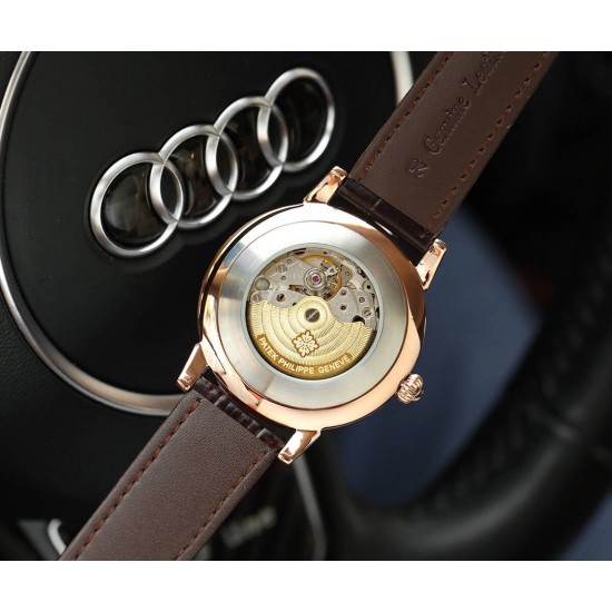品牌：百达翡丽-PATEK PHILPPE 类型：[酷]男士腕表表壳：316精钢（做工优质）表带：进口小牛皮/原装针扣机芯：进口西铁城8215全自动机械机芯(走时稳定)材料：高级强化镀膜镜面尺寸：直径40mm 厚度12mm