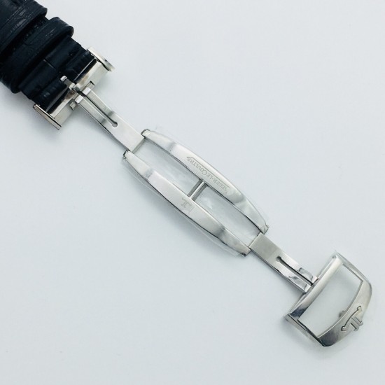 ZF【厚积“薄”发 年度大作】ZF新品,积家月相大师系列,表壳直径39mmX9.9mm与原装同步。六点钟的子盘拥有阳历阴历(月相)双期显示,月相一月转一圈,功能和正品一致。【技术突破】采用9015改积家自产Cal.925/1机芯,功能百分百同步原装自产机芯。走时稳定,素质坚挺。【细节突破】从侧面观察腕表盘面发现有微微的弧度,ZF为了达到这一效果,耗时费力多次调整模具,确保神韵和感觉能与原装相媲美。ZF积家月相大师,满足您对月相的一切美好情怀。 ZF【厚积“薄”发 年度大作】ZF新品,积家月相大师系列,表壳直径39mmX9.9mm与原装同步。六点钟的子盘拥有阳历阴历(月相)双期显示,月相一月转一圈,功能和正品一致。【技术突破】采用9015改积家自产Cal.925/1机芯,功能百分百同步原装自产机芯。走时稳定,素质坚挺。【细节突破】从侧面观察腕表盘面发现有微微的弧度,ZF为了达到这一效果,耗时费力多次调整模具,确保神韵和感觉能与原装相媲美。ZF积家月相大师,满足您对月相的一切美好情怀。