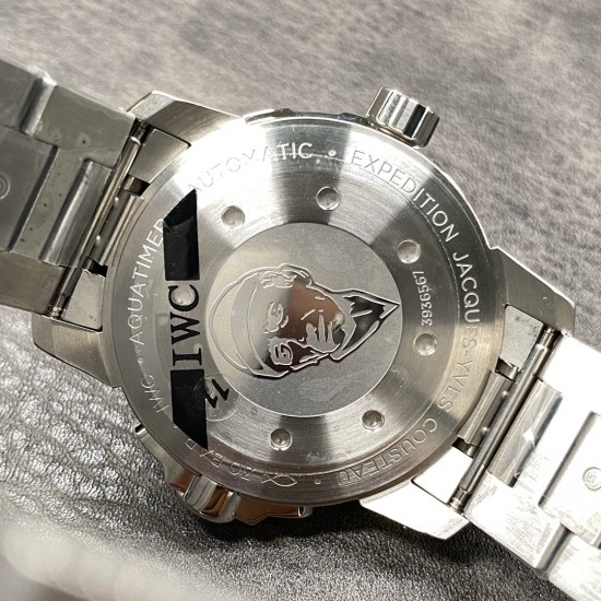 V6出品 IWC万国海洋计时系列雅克伊夫库斯托探险之旅特别版。表径4417m,搭配进口9015自动机械机芯,蓝宝石水晶镜面,可转动圈口,双色超强夜光表盘指针,潜水必备。出货实拍 V6出品 IWC万国海洋计时系列雅克伊夫库斯托探险之旅特别版。表径4417m,搭配进口9015自动机械机芯,蓝宝石水晶镜面,可转动圈口,双色超强夜光表盘指针,潜水必备。出货实拍