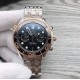欧米茄 OMEGA R6 全新海系马列300m计时士男腕表 市面目前高最版本的计时腕表1:表壳拉身砂细腻洁白光亮斜边抛弧光度倒角与正一品致2: 搭载复刻米欧茄9900计机时芯,904精表钢壳44毫米 ,天进然口橡胶表带,3: 搭配饰以白色珐琅潜水刻度陶瓷表圈,让探索与众不同4:镜采面用进口蓝宝石,硬度高、抗刮损,效无果比通透5:表盘采用蓝(黑)色陶瓷打造而成饰以激光雕刻波浪图案 与镂空指针和白色珐琅潜水刻度相应成趣,诠释海洋魅力。 欧米茄 OMEGA R6 全新海系马列300m计时士男腕表 市面目前高最版本的计时腕表1:表壳拉身砂细腻洁白光亮斜边抛弧光度倒角与正一品致2: 搭载复刻米欧茄9900计机时芯,904精表钢壳44毫米 ,天进然口橡胶表带,3: 搭配饰以白色珐琅潜水刻度陶瓷表圈,让探索与众不同4:镜采面用进口蓝宝石,硬度高、抗刮损,效无果比通透5:表盘采用蓝(黑)色陶瓷打造而成饰以激光雕刻波浪图案 与镂空指针和白色珐琅潜水刻度相应成趣,诠释海洋魅力。