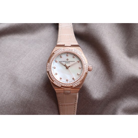 ★实拍 Vacheron Constantin江诗丹顿纵横四海系列OVERSEAS女款小号型2300v/2305v【表壳】表径3610.8mm 同步原装 质感细腻大方 蓝宝石镜面【字面】表盘经旭日纹缎面拉丝工艺处理 深邃优雅 18k金时标均带白色夜光涂层【机芯】CITIZEN8系列改Cal.5300机芯(机芯稳定零返修 )后原装18k纳米镀金质摆陀【表带扣】半马其他十字三片折叠式表扣 进口牛皮表带越欣赏 越懂欣赏 ★实拍 Vacheron Constantin江诗丹顿纵横四海系列OVERSEAS女款小号型2300v/2305v【表壳】表径3610.8mm 同步原装 质感细腻大方 蓝宝石镜面【字面】表盘经旭日纹缎面拉丝工艺处理 深邃优雅 18k金时标均带白色夜光涂层【机芯】CITIZEN8系列改Cal.5300机芯(机芯稳定零返修 )后原装18k纳米镀金质摆陀【表带扣】半马其他十字三片折叠式表扣 进口牛皮表带越欣赏 越懂欣赏