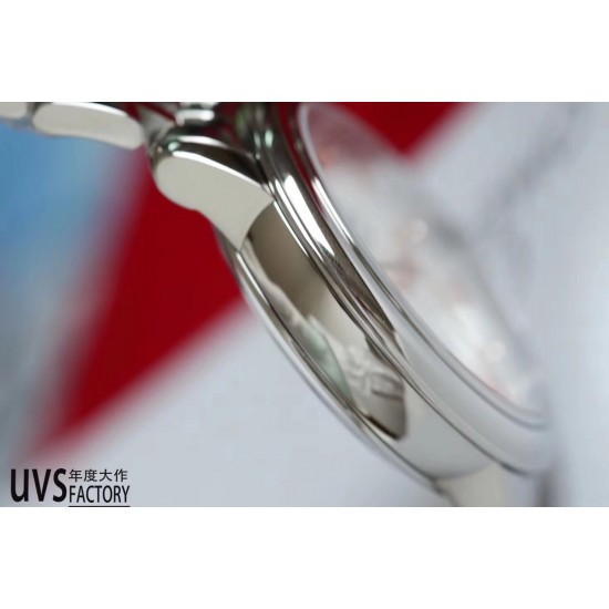 实拍 UVS正品开模!欧米茄碟飞系列424.10.33.20.55.002 装海欧2892机芯,与原装2500机芯是一致的,包括了把中位的高低,调历与跳历的方向,2500的调历是往下转动日历由右向左跳动的。表壳的4条修边线,需粗磨走cnc再细磨,不是老师傅是没法磨出如此线条,和镜面般的效果的。底盖的时间之神.克洛诺斯.浮雕,是最考功夫的,底盖经过11次改模,只为追求那一份完美,耗时13个月,终于做到了原版一致的图案,精致栩栩如生。尺寸32.7mm。 实拍 UVS正品开模!欧米茄碟飞系列424.10.33.20.55.002 装海欧2892机芯,与原装2500机芯是一致的,包括了把中位的高低,调历与跳历的方向,2500的调历是往下转动日历由右向左跳动的。表壳的4条修边线,需粗磨走cnc再细磨,不是老师傅是没法磨出如此线条,和镜面般的效果的。底盖的时间之神.克洛诺斯.浮雕,是最考功夫的,底盖经过11次改模,只为追求那一份完美,耗时13个月,终于做到了原版一致的图案,精致栩栩如生。尺寸32.7mm。
