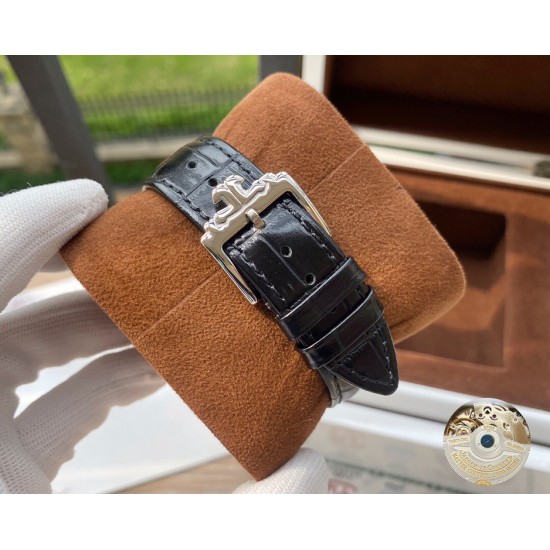 积家 Jaeger Lecoultre 大师系列,经典大三针搭载月相设计,采用全自动机械机芯,进口小牛皮表带,矿物质超强镜面,尺寸43*13mm! 积家 Jaeger Lecoultre 大师系列,经典大三针搭载月相设计,采用全自动机械机芯,进口小牛皮表带,矿物质超强镜面,尺寸43*13mm!
