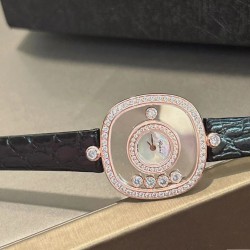 品牌：Chopard-萧邦最新款方形Happy Diamonds❤️瑞士原厂石英机芯 五颗快乐钻石在表盘自由流动  电镀18k金好货不等人哦～[机智]
