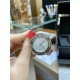 全网女生听我的!买它…❤️。 伯爵“时来运转”顶级奢侈品入门款精致的 29mm尺寸大小!第一眼看到它的时候我一眼就中,首先是外观设计足够百搭,➕上外层一圈可来回转动 很有寓意、一起“转动,遇见非凡”。上手很秀气,彩色鳄鱼皮可轻松拆卸 看上去就高端,机芯采用瑞士进口石英机芯,螺旋式表圈316L精钢打磨抛光 表面光亮如镜、表盘内圈钻石刻度 11颗⭕️圆形美钻(约0.07克拉)外圈一颗圆形美钻(约0.05克拉) 全网女生听我的!买它…❤️。 伯爵“时来运转”顶级奢侈品入门款精致的 29mm尺寸大小!第一眼看到它的时候我一眼就中,首先是外观设计足够百搭,➕上外层一圈可来回转动 很有寓意、一起“转动,遇见非凡”。上手很秀气,彩色鳄鱼皮可轻松拆卸 看上去就高端,机芯采用瑞士进口石英机芯,螺旋式表圈316L精钢打磨抛光 表面光亮如镜、表盘内圈钻石刻度 11颗⭕️圆形美钻(约0.07克拉)外圈一颗圆形美钻(约0.05克拉)