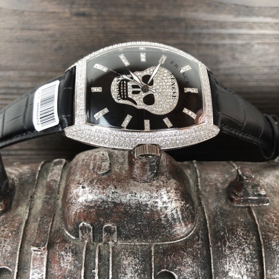 法兰克 穆勒Franck Muller 全新满天星系列⚓️搭载进口日本西铁城机械机芯⚙️意大利双面小牛皮原装针扣酒桶形拱桥状精钢表壳⚫️手工全镶嵌施华洛水晶钻 高贵霸气尺寸43*55mm高尚的艺术 精湛的工艺 一经发布 无不轰动 法兰克 穆勒Franck Muller 全新满天星系列⚓️搭载进口日本西铁城机械机芯⚙️意大利双面小牛皮原装针扣酒桶形拱桥状精钢表壳⚫️手工全镶嵌施华洛水晶钻 高贵霸气尺寸43*55mm高尚的艺术 精湛的工艺 一经发布 无不轰动