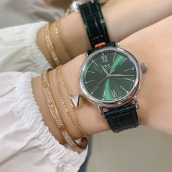 实拍【IWC 2019推出女士全新 Portofino波涛菲诺系列】1⃣️:壳套尺寸34mm/8.8mm采用316精钢材质打磨，每个壳套全程CNC处理所有细节达到完美2⃣️:采用进口日本9015天文台级别经过本厂严格把控 调试 达到零返修稳定性3⃣️:采用瑞士蓝宝石镜面 通透明亮4⃣️字面采用简洁的条丁罗马和表盘十二颗 设计呈现出精致典雅之感5⃣️:表带采用原装快速更换系统 搭配意大利小牛皮皮质柔软细腻:有六种颜色可选(绿色，兰色，黑色，深棕，酒红，粉色)6⃣️:原装表扣采用316精钢材质打磨