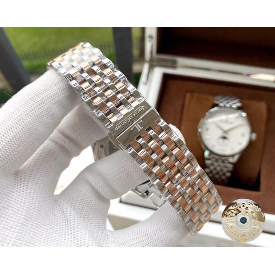 积家 Jaeger Lecoultre 大师系列,经典大三针搭载月相设计,采用全自动机械机芯,进口小牛皮表带,矿物质超强镜面,尺寸43*13mm! 积家 Jaeger Lecoultre 大师系列,经典大三针搭载月相设计,采用全自动机械机芯,进口小牛皮表带,矿物质超强镜面,尺寸43*13mm!