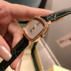 最新劳力士Rolex采用知名经典的设计将它重新呈现，品牌的三方联名创造了一个独特的系列，同时满足了手表和街头爱好者的高要求。尺寸3228mm 进口意大利小牛皮带，腕间流年，诠释你的美，就是如此简单！