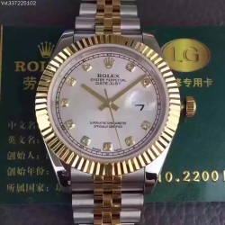 注意，注意，注意，现货提供，LG厂出品土豪订制版18K金包金版劳力士腕表———————————品牌：劳力士 Rolex系列：日志型系列款式：126333 镶钻腕表尺寸：41mm机芯：2836自动上链机芯功能：时、分、秒、日期显示表壳：316精钢外层包18K金镜面：蓝宝石镜面表带：精钢表带表扣：折叠扣防水：50米