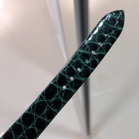 实拍 最新新款 推出限量版卡地亚Diagonale 系列腕表!红色或黑色珐琅线条与密镶钻石构成的鲜明对比!今年卡地亚绝对不是中规中矩的,而且在经典系列的基础上做了珠宝化的设计,此款腕表带着中国风情红色回归! 实拍 最新新款 推出限量版卡地亚Diagonale 系列腕表!红色或黑色珐琅线条与密镶钻石构成的鲜明对比!今年卡地亚绝对不是中规中矩的,而且在经典系列的基础上做了珠宝化的设计,此款腕表带着中国风情红色回归!