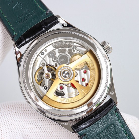 劳力士 ROLEX 恒动1908型,m52508-0006小秒型腕表,是劳力士几百年来第一款透底腕表,腕表尺寸:39mm,独家定制Cal.7140原装机芯,功能外表做到和原装一致;走时精准稳定性! 3. 红金技术,厚度达到包金一般的标准,腕表重量优化! 4.搭配意大利小牛皮,双褶扣,皮质柔软细腻更加贴合手腕给您带来舒适的佩戴感! 劳力士 ROLEX 恒动1908型,m52508-0006小秒型腕表,是劳力士几百年来第一款透底腕表,腕表尺寸:39mm,独家定制Cal.7140原装机芯,功能外表做到和原装一致;走时精准稳定性! 3. 红金技术,厚度达到包金一般的标准,腕表重量优化! 4.搭配意大利小牛皮,双褶扣,皮质柔软细腻更加贴合手腕给您带来舒适的佩戴感!