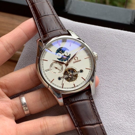 品牌:欧米茄 OMEGA类型:精品男士腕表表带:真牛皮表带机芯:全自动机械机芯镜面:矿物质强化玻璃 尺寸:直径42mm 厚12mm! 品牌:欧米茄 OMEGA类型:精品男士腕表表带:真牛皮表带机芯:全自动机械机芯镜面:矿物质强化玻璃 尺寸:直径42mm 厚12mm!