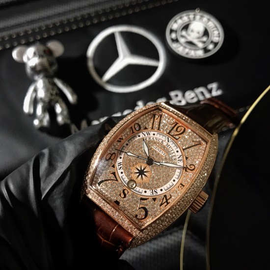 法兰克 穆勒(Franck Muller)⌚️51*17mm 全自动机械机芯独特复古的酒桶壳身设计就像美式嘻皮士的皮衣敢梦想 享自由 法兰克 穆勒(Franck Muller)⌚️51*17mm 全自动机械机芯独特复古的酒桶壳身设计就像美式嘻皮士的皮衣敢梦想 享自由