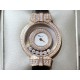 实拍 (蝴蝶结)chopard-happy Sport 萧邦HAPPY DIAMONDS系列快乐钻 腕表蓝宝石玻璃镜面 原厂瑞士石英机芯 镜面内自由滑动快乐钻 钻石围绕表盘回旋起舞 制作精巧双层透明跳跃时尚的设计风格,完美女性的前卫、大方、秀气的特质,内、外蓝宝石玻璃 ,微型按调EAT瑞士石英机,表壳直径约28mm 实拍 (蝴蝶结)chopard-happy Sport 萧邦HAPPY DIAMONDS系列快乐钻 腕表蓝宝石玻璃镜面 原厂瑞士石英机芯 镜面内自由滑动快乐钻 钻石围绕表盘回旋起舞 制作精巧双层透明跳跃时尚的设计风格,完美女性的前卫、大方、秀气的特质,内、外蓝宝石玻璃 ,微型按调EAT瑞士石英机,表壳直径约28mm
