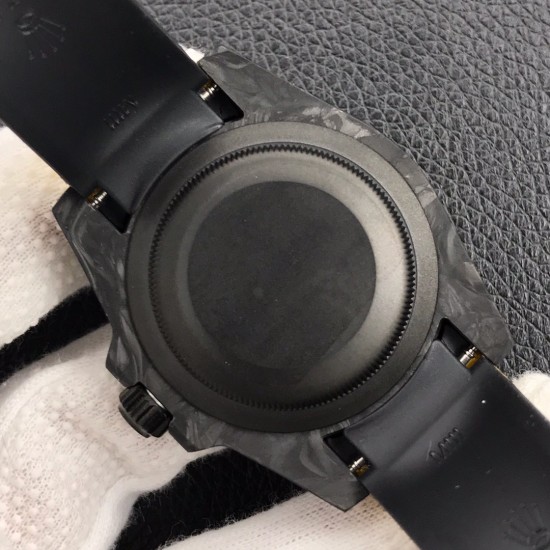 劳力士Rolex Daytona翡翠夜光全碳纤维GMT横空出世 这款获得天文台认证的首款全碳纤维GMT搭载2836全自动机械 蓝宝石抗刮损水晶镜面 碳纤维字面 完美复刻 原装同步橡树胶带 原装扣 更加柔软舒适 方便佩戴 爱不释手的劳力士GMT 品不完的一劳永逸!!! 劳力士Rolex Daytona翡翠夜光全碳纤维GMT横空出世 这款获得天文台认证的首款全碳纤维GMT搭载2836全自动机械 蓝宝石抗刮损水晶镜面 碳纤维字面 完美复刻 原装同步橡树胶带 原装扣 更加柔软舒适 方便佩戴 爱不释手的劳力士GMT 品不完的一劳永逸!!!