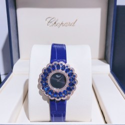 实拍 萧邦-Chopard❥ Precious Chopard系列❥瑞士石英机芯❥蓝宝石玻璃镜面❥表壳直径约36mm           厚度约8mm❥今年以“舞会”为主题，推出Precious Chopard系列高级珠宝与珠宝表新作。以钻石和多种彩色贵重宝石为Precious Chopard系列珠宝装饰出华丽的外衣，由最出色的珠宝师以卓绝工艺精心制作，散发出盛大晚会的恢宏气势。