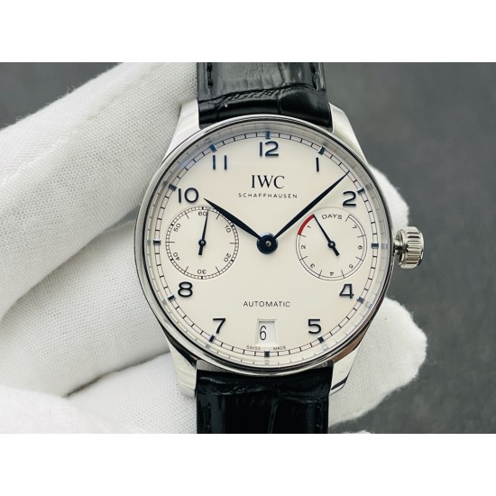 【ZF Factory销量神器】V5升级版 IWC万国葡7-葡萄牙系列 七日链 !1⃣️搭载定制版C.52010自动机械机芯!2⃣️独立小秒针,真动能指示!3⃣️蓝宝石玻璃镜面!4⃣️定制版意大利牛皮表带,原装扣子!5⃣️直径42毫米!ZF出品 必属精品 欢迎您的品鉴! 【ZF Factory销量神器】V5升级版 IWC万国葡7-葡萄牙系列 七日链 !1⃣️搭载定制版C.52010自动机械机芯!2⃣️独立小秒针,真动能指示!3⃣️蓝宝石玻璃镜面!4⃣️定制版意大利牛皮表带,原装扣子!5⃣️直径42毫米!ZF出品 必属精品 欢迎您的品鉴!